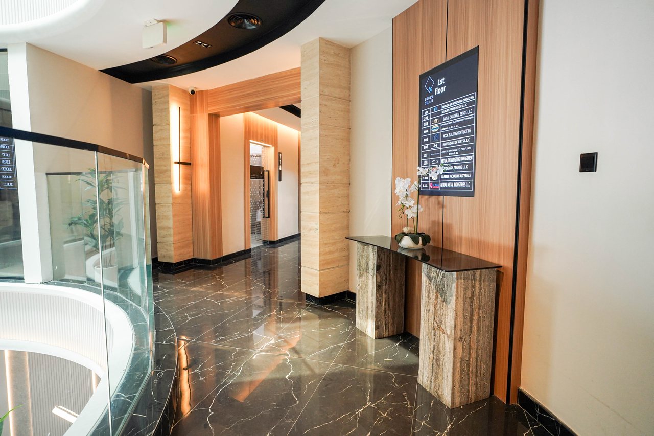 Fluted glass balustrade around the Business Square atrium void