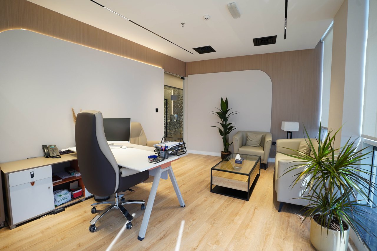 Combined desk and lounge layout in a fitted office suite